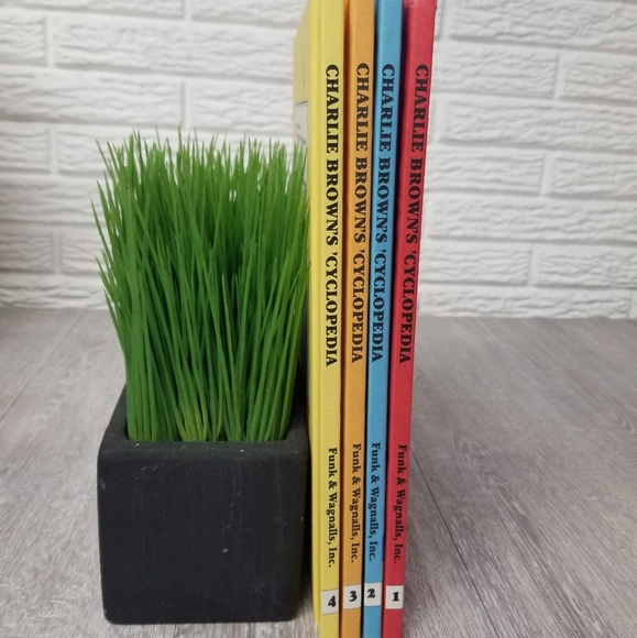 Charlie Brown's 'Cyclopedia 1-4 - Picture 4 of 10